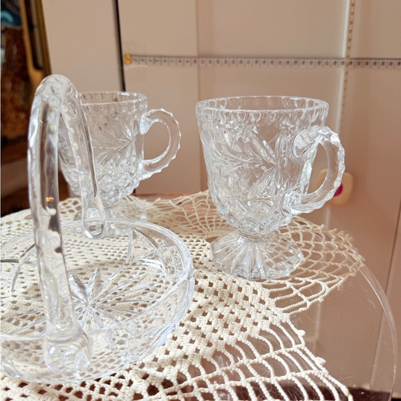 Elegant Crystal Glassware Set - Picture 2 of 12